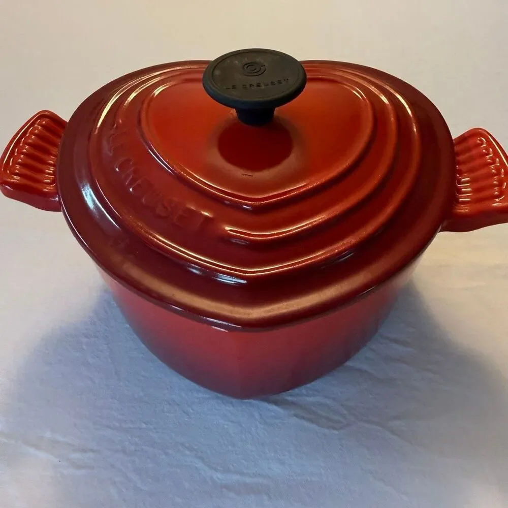 Le Creuset | Heart Shaped 2L | Cast Iron |Cocotte Dutch Oven Cerise | Red France